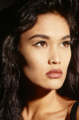 蒂亚·卡雷尔剧照